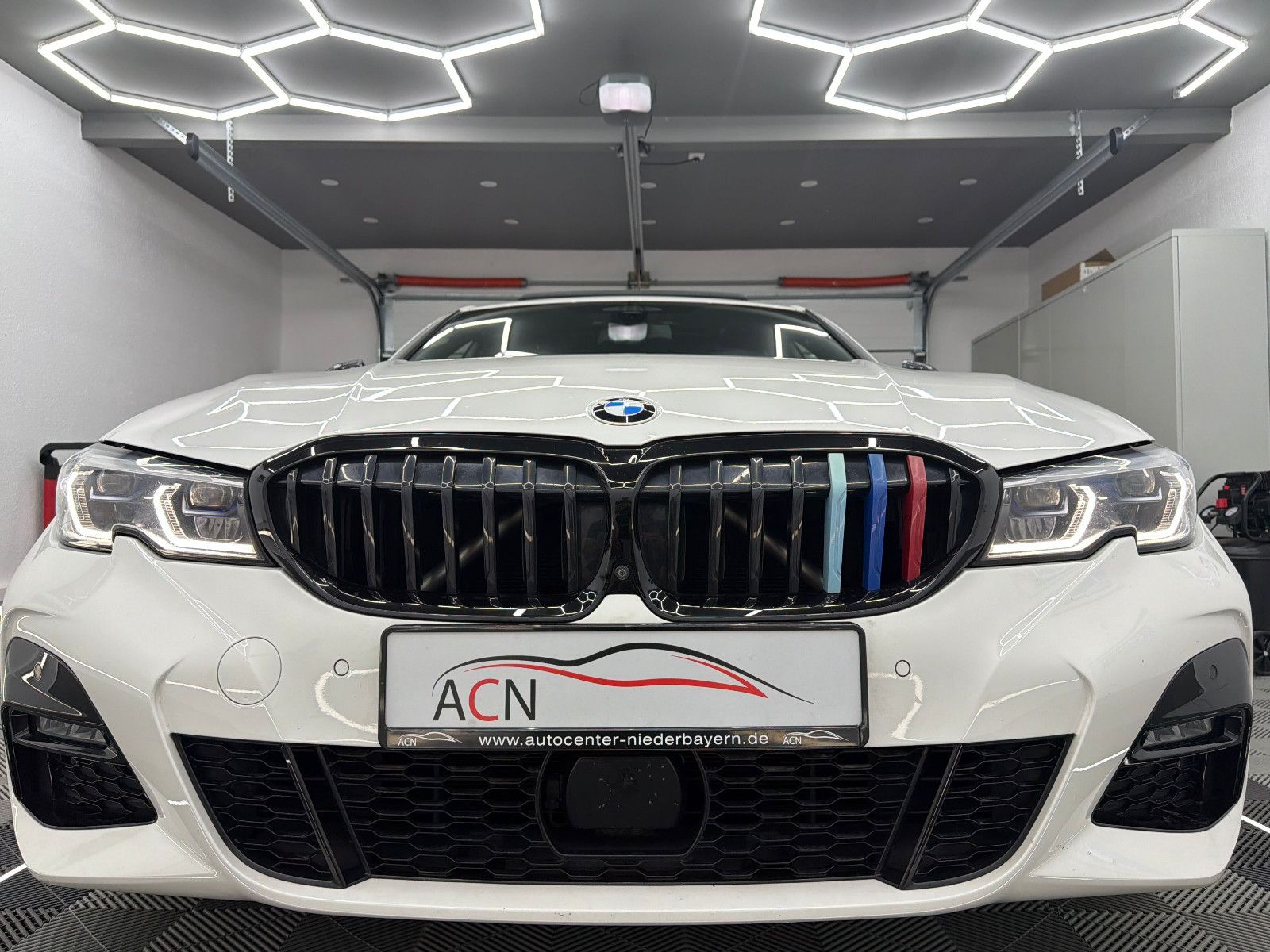 Fahrzeugabbildung BMW 330 i xDrive M SPORT/LASER/HuD/H&K/360*/MEMORY