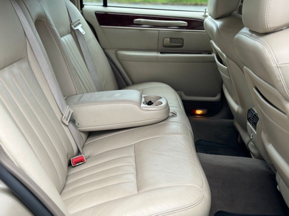Fahrzeugabbildung Lincoln Town Car Signature Limited LPG HU AU Frisch