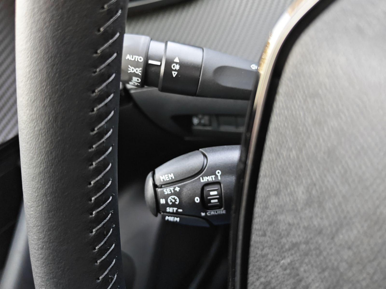 Peugeot 2008 Style Deutsches Auto Navi Kamera PDC v/h SH