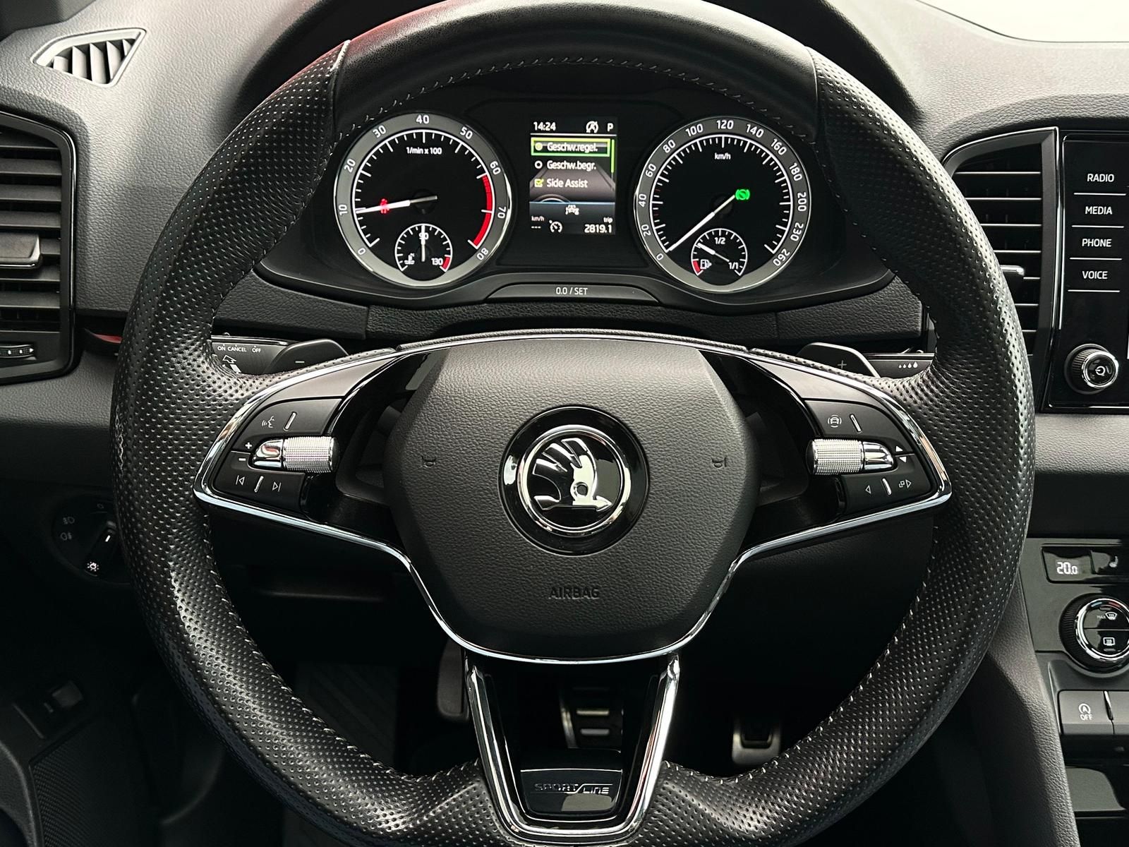 SKODA Karoq 1.5TSI SPORTLINE LED#AHK#PANO#TEMPO#PDC#FH - Image 11