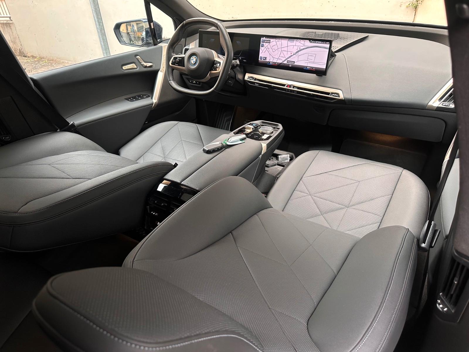 BMW iX xDrive40 M Sport PANO-SKY*AHK*DA-Prof*360°