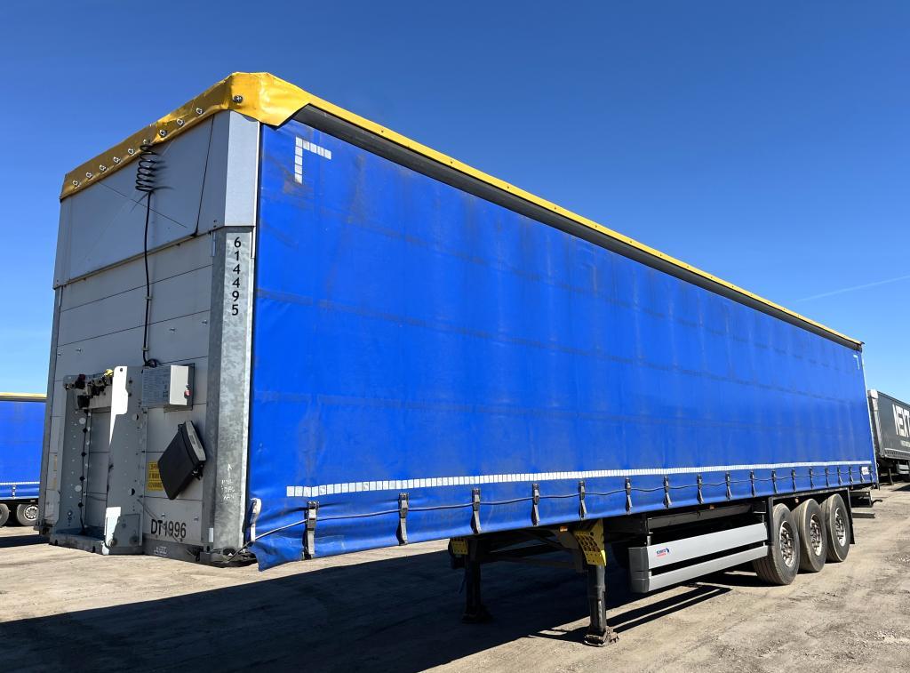 Schmitz Cargobull Trailer Curtainsider Lifting + Sliding Roof Stra