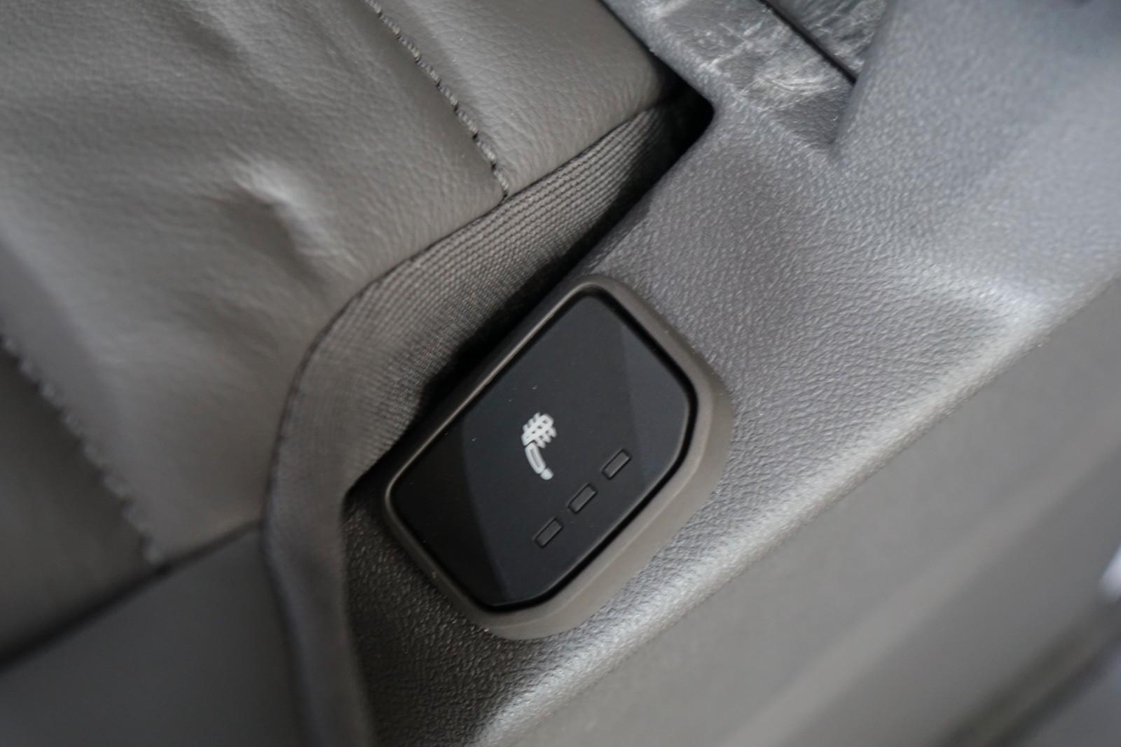 VOLKSWAGEN T7 MULTIVAN LIFE eHYBRID 150ch - PORTES ÉLECTRIQUES - CUIR - SIÈGES VENTILÉS ET MASSANTS - MATRIX LED - ACC