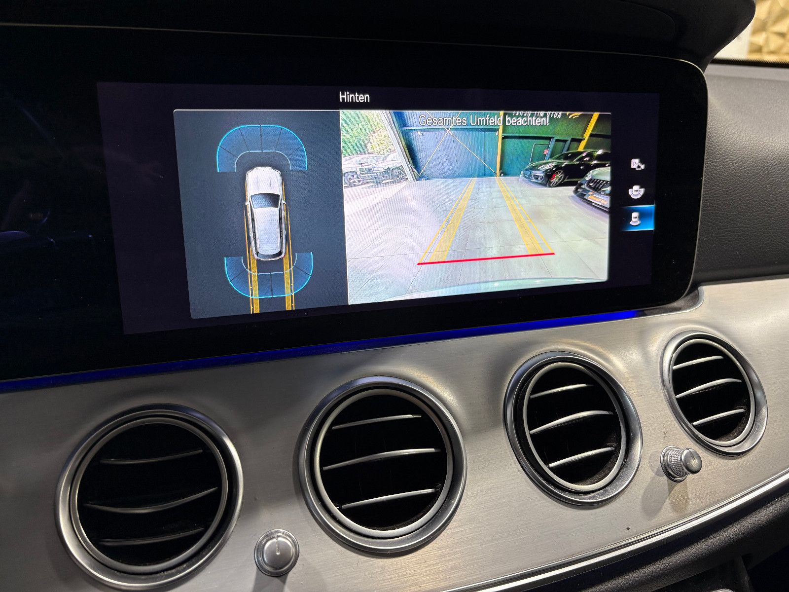 Fahrzeugabbildung Mercedes-Benz E 220 T-Modell d/NAVI/KAMERA/APPLE/AMBIENTE/ACC