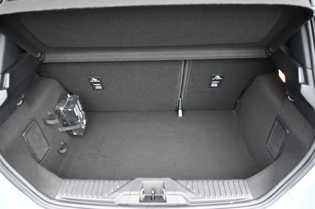 FORD Fiesta 1.0 Active 1Hd Apple Car Play DAB Alu7x17 FORD Fiesta 1.0 Active 1Hd Apple Car Play DAB Alu7x17