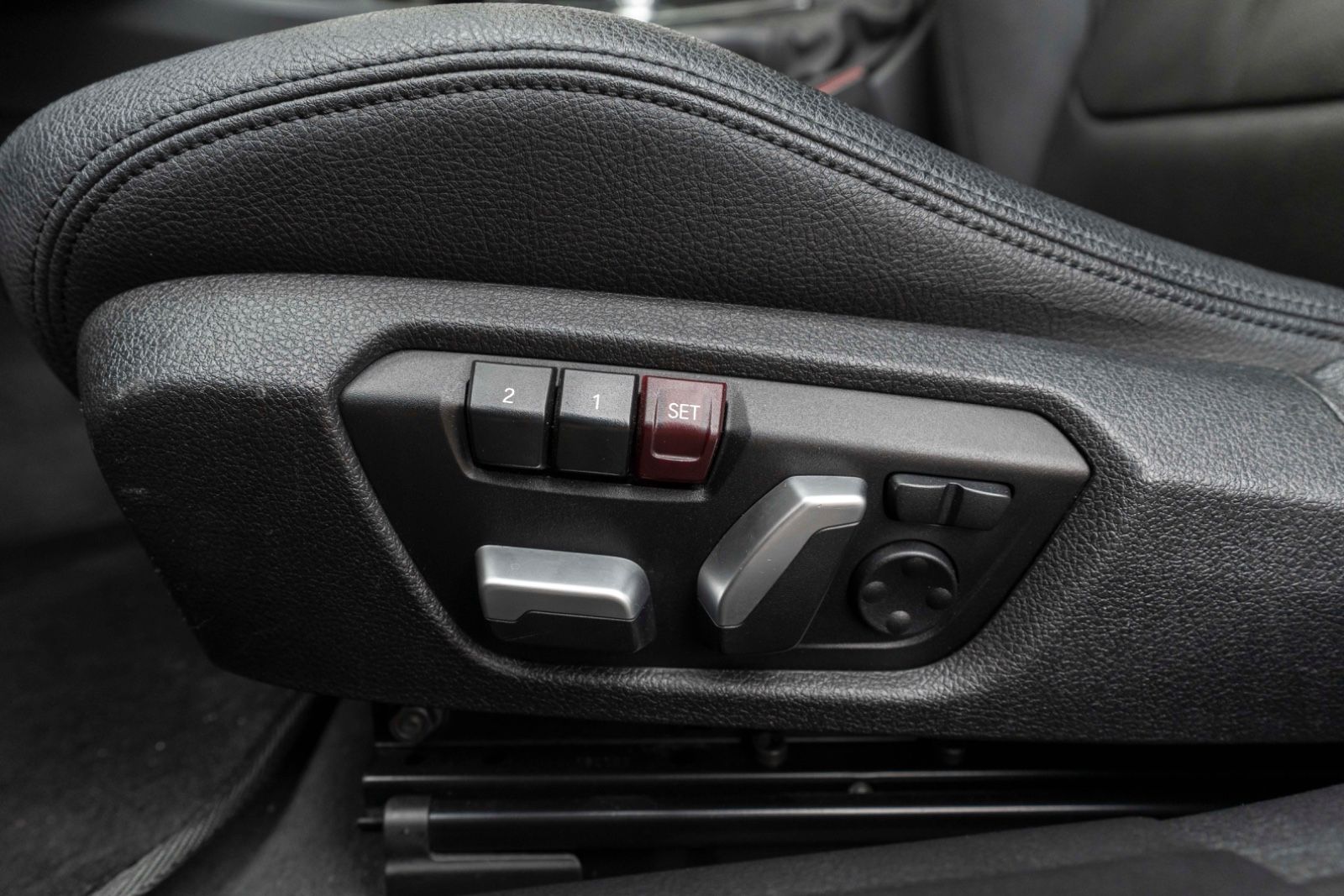 Fahrzeugabbildung BMW 335I M-Performace H&K KAM NAV ALC CARBON M