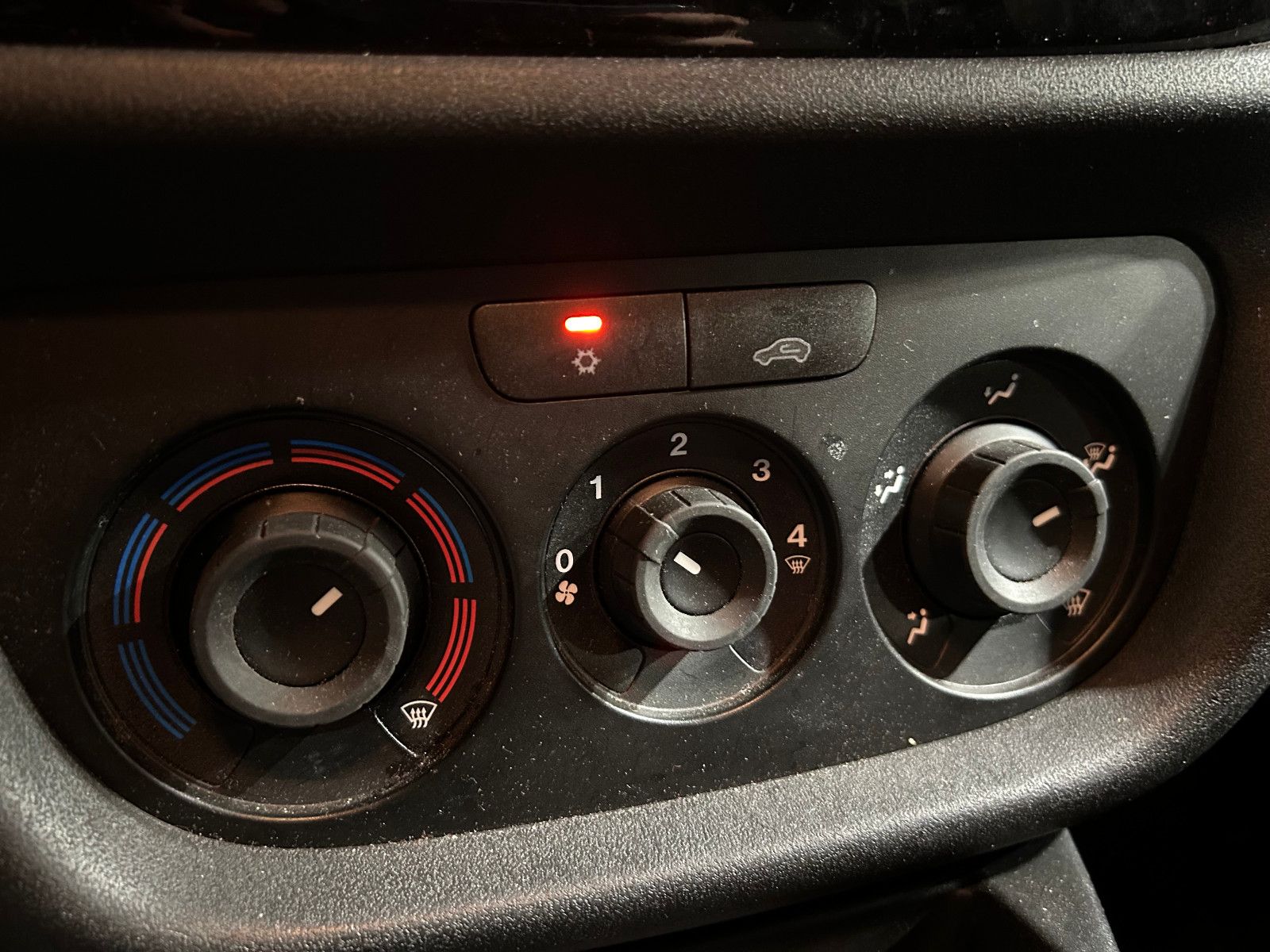 Fahrzeugabbildung Fiat Doblò MAXI/KAMERA/KLIMA/2-SITZ