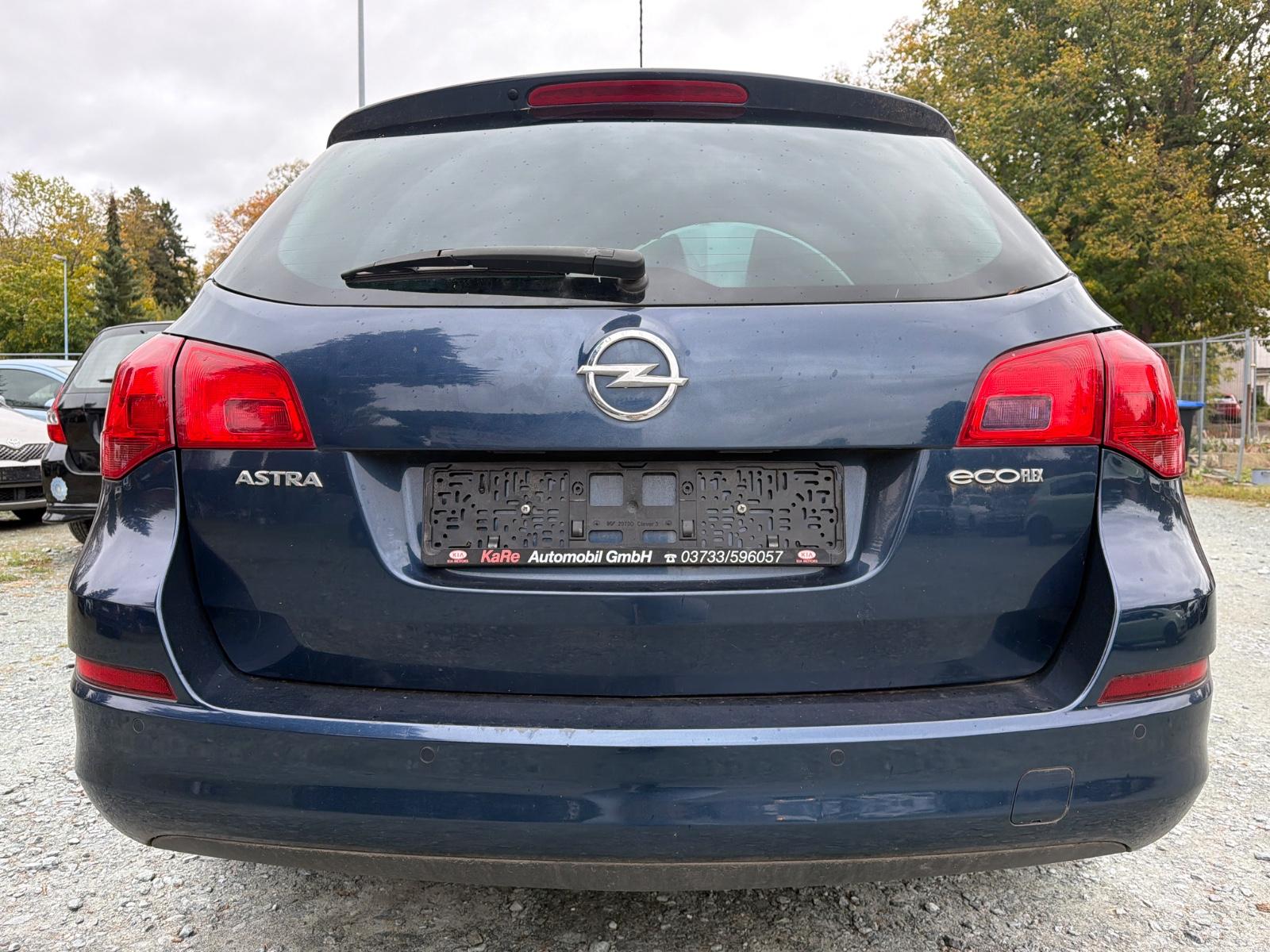 Opel Astra 2012 — photo 8