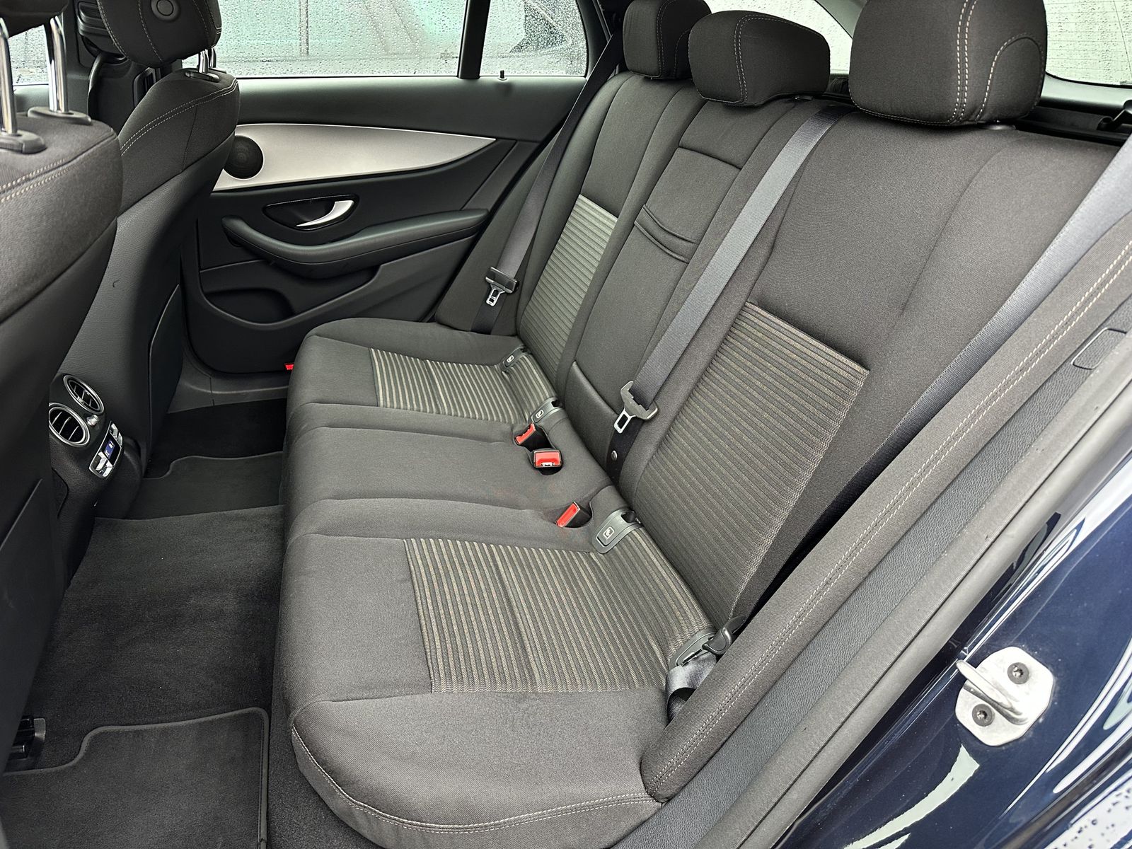 Fahrzeugabbildung Mercedes-Benz E 220d T Avantgarde NAV+LED+KAM+ACC+WIDE+CARPLAY