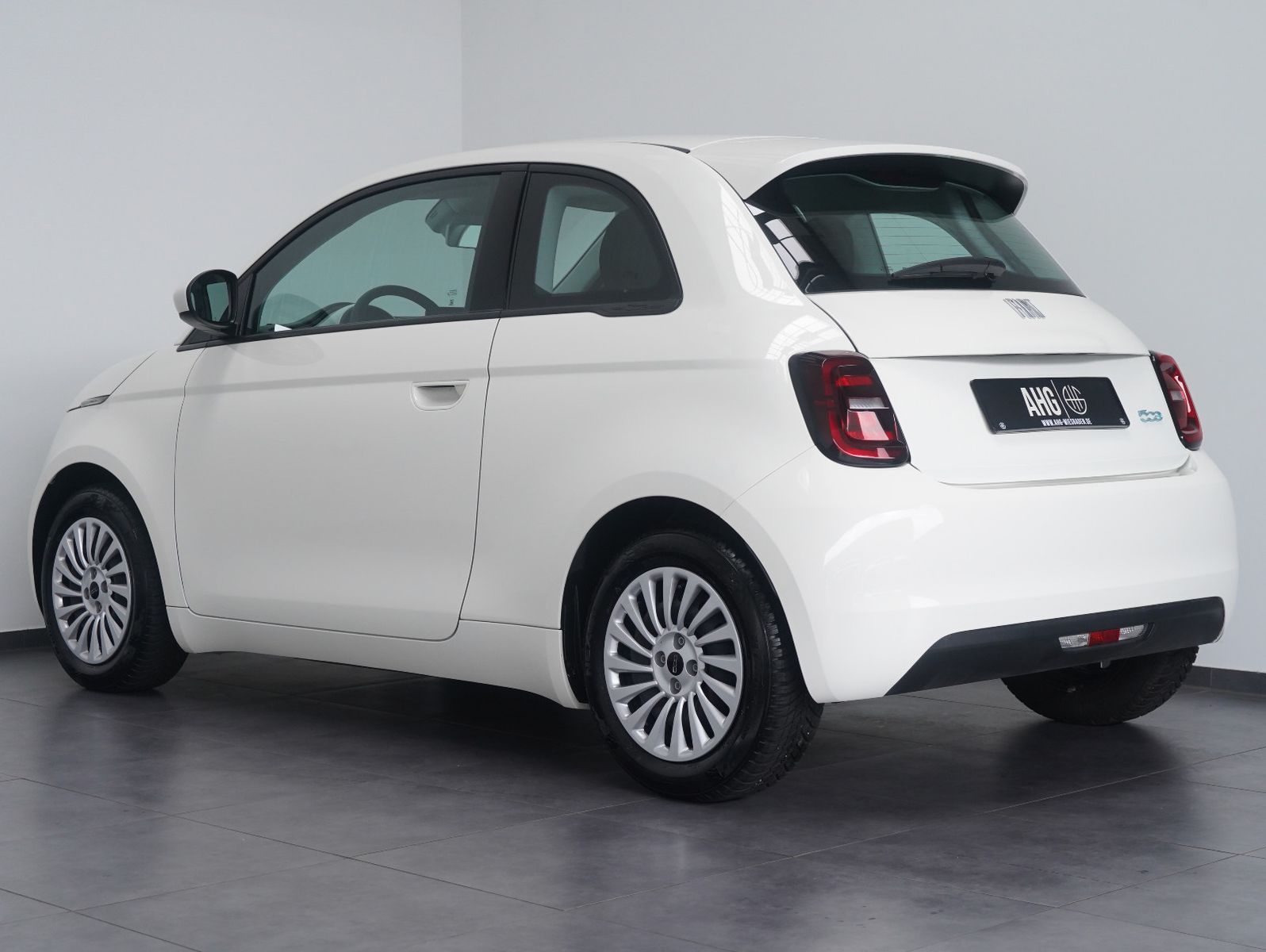 Fahrzeugabbildung Fiat 500e 87KW/42kWh/DC-LADEN/CARPLAY/DAB/SOH