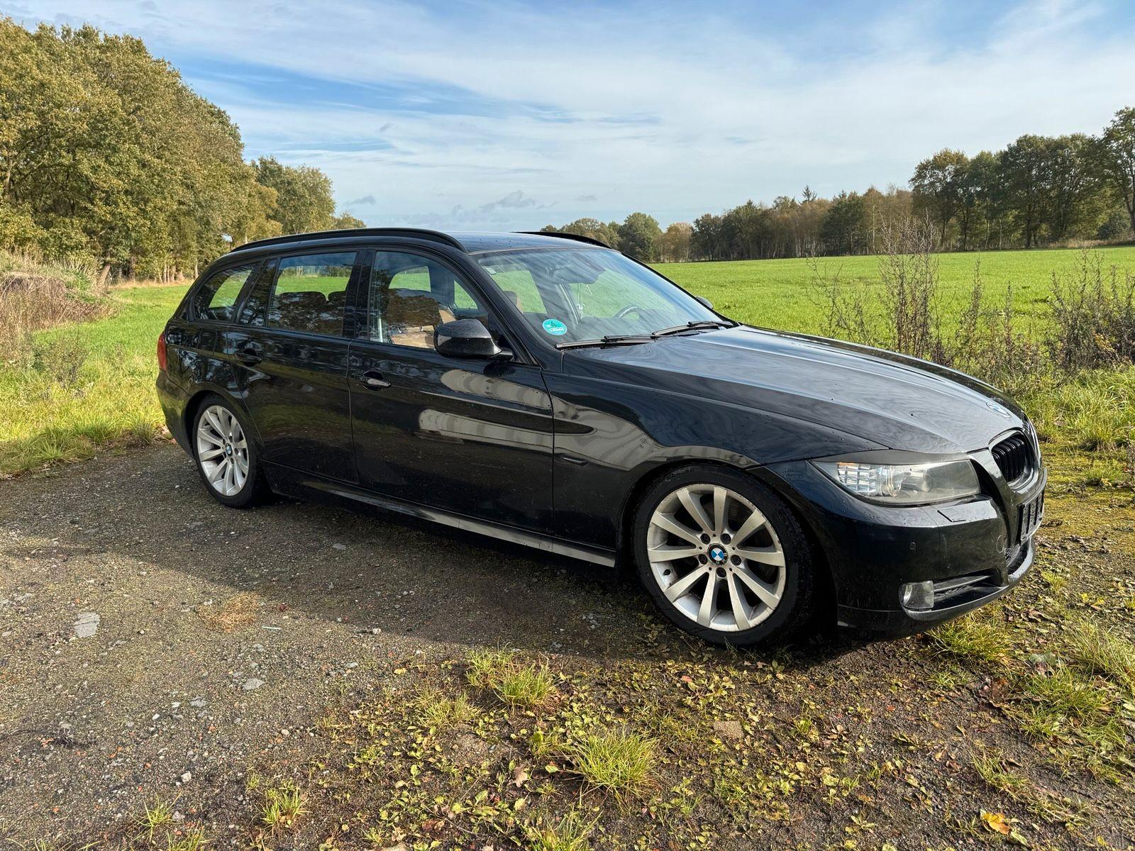 BMW 325 2011 — interior