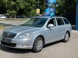 Skoda Octavia 1,2 Ltr. - 77 kW TSI,  Combi Ambition - Skoda Octavia aus 2012 mit Benzin-Antrieb: Kombi