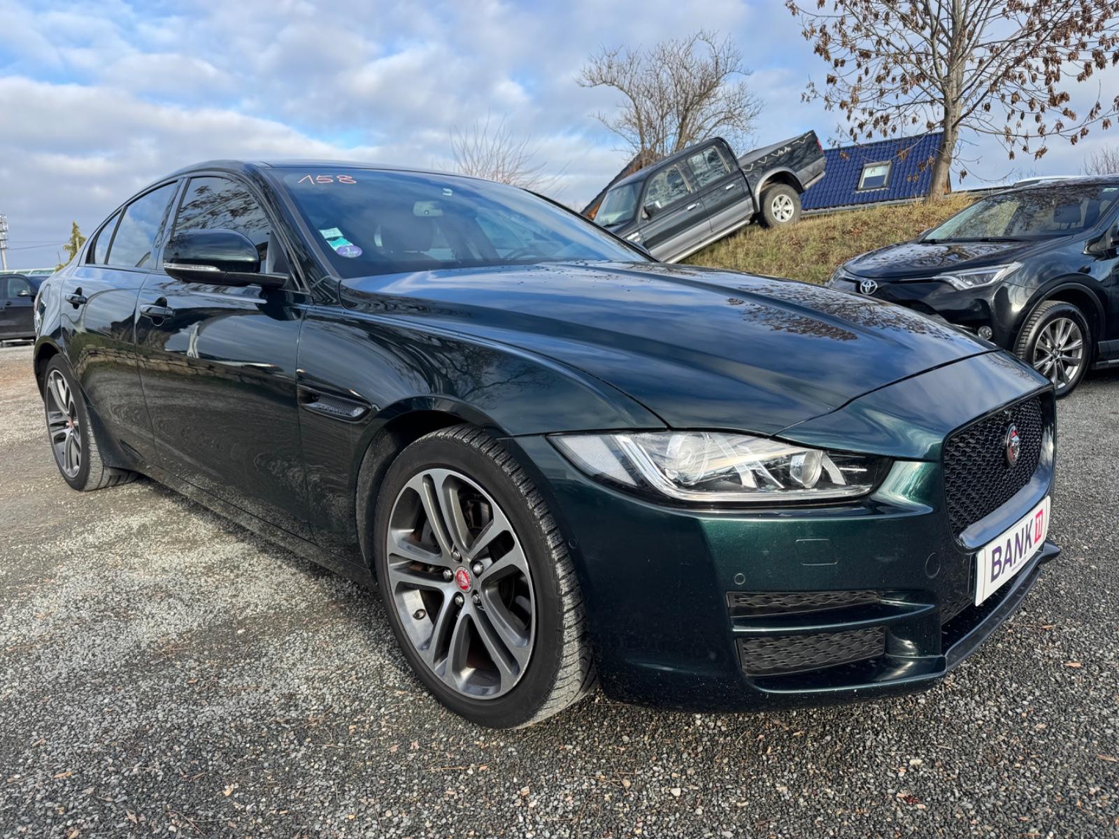Jaguar XE 25t 240PS R-Sport Automatik