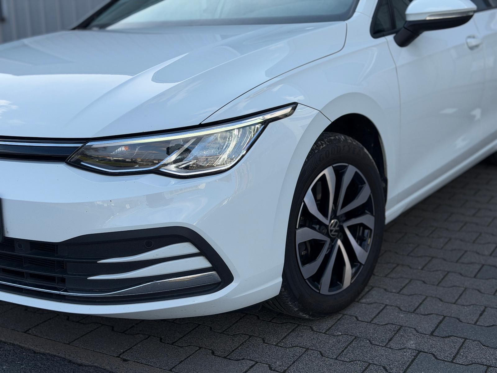 Volkswagen Golf VIII Variant DSG LED AHK DAB+ Ambili CarPla