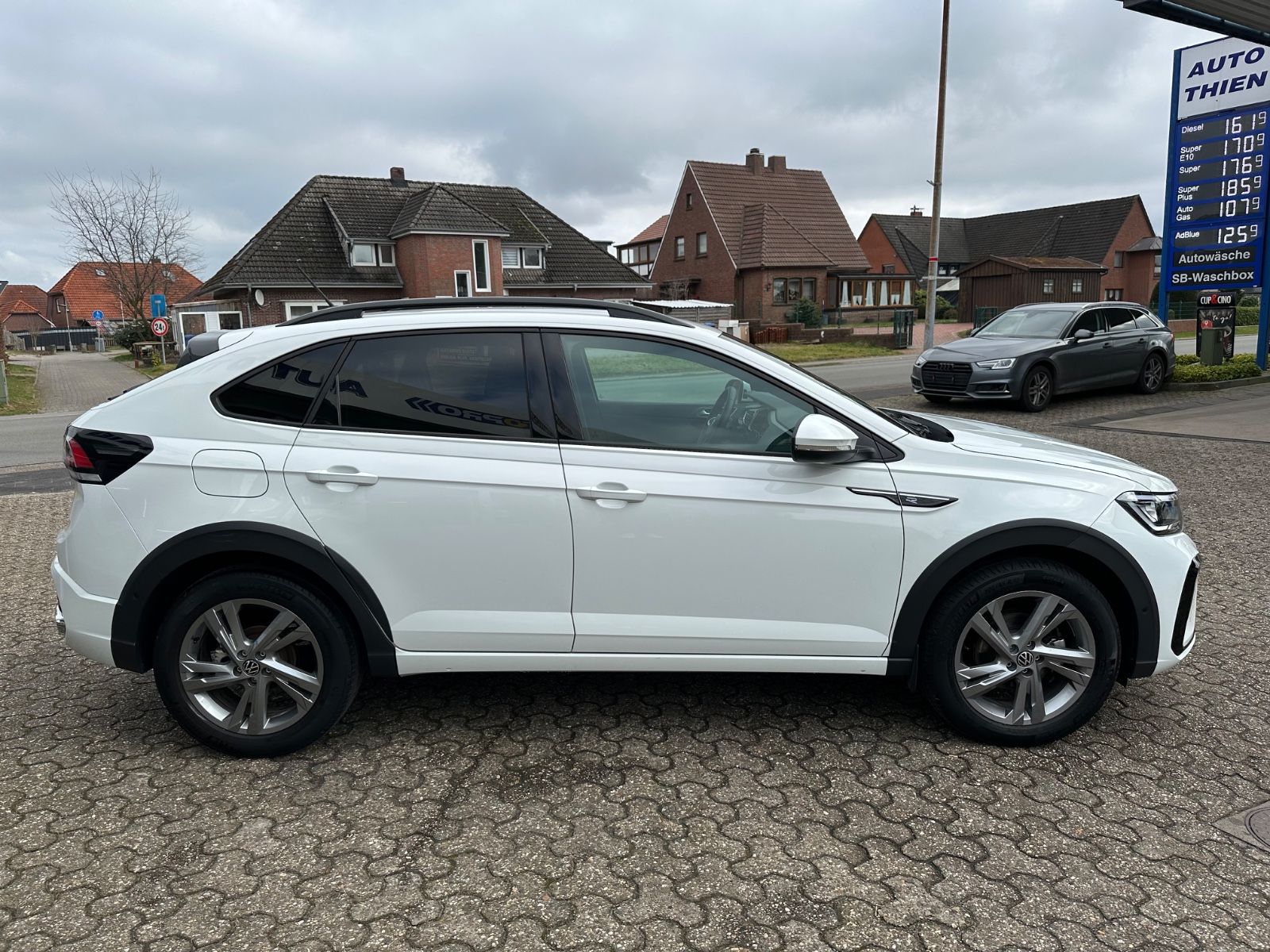 Fahrzeugabbildung Volkswagen Taigo 1.0 TSI R-Line DSG AHK/ACC/LED/17"