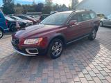 Volvo XC70 D4 Summum 2WD 1.Hand, AHK, Leder - Volvo: 2.4