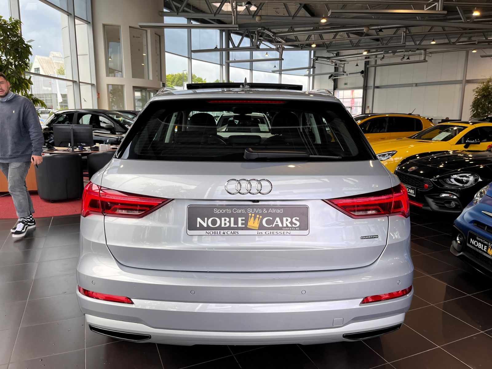 Fahrzeugabbildung Audi Q3 40 TFSI quattro advanced PANO AHK LED