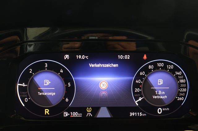 Volkswagen Golf VIII 2.0 TDI Move AID+LED+AMBIENT+ALU