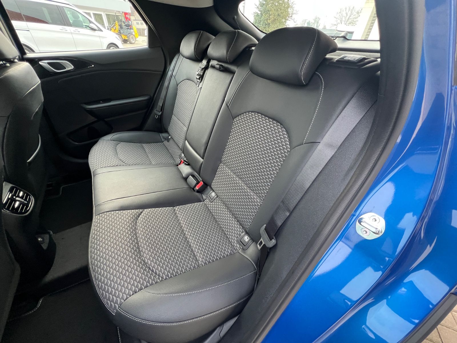 Fahrzeugabbildung Kia XCeed 1.5 T-GDI Vision Komfort Paket