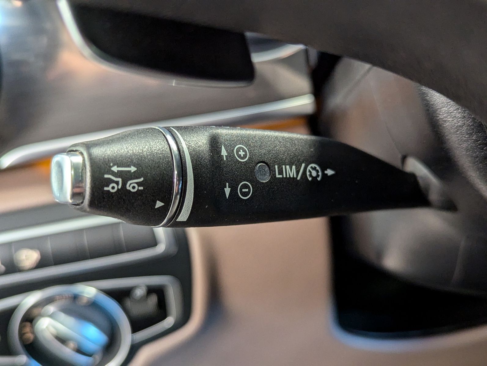 Fahrzeugabbildung Mercedes-Benz V 300 d EXCLUSIVE 4M lang Pano Nappa AHK VOLL 19