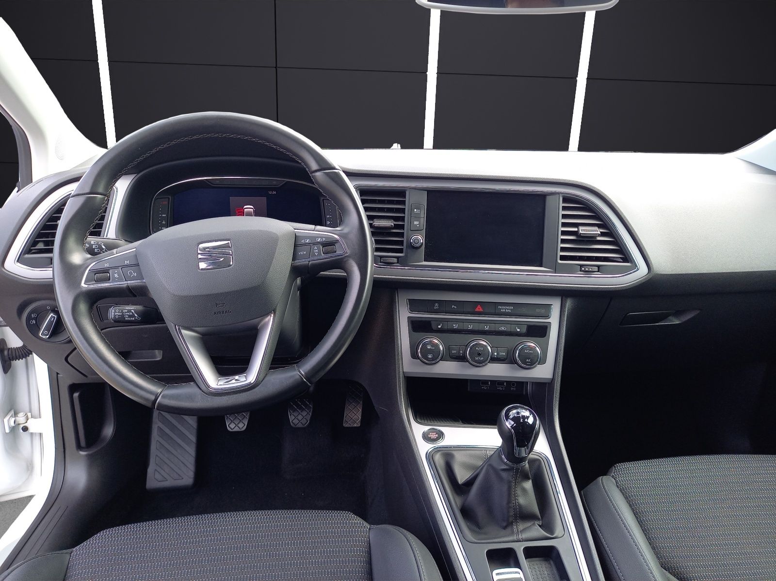 Fahrzeugabbildung SEAT Leon Sportstourer Xcellence 1.5 TSI ACT ACC NAVI