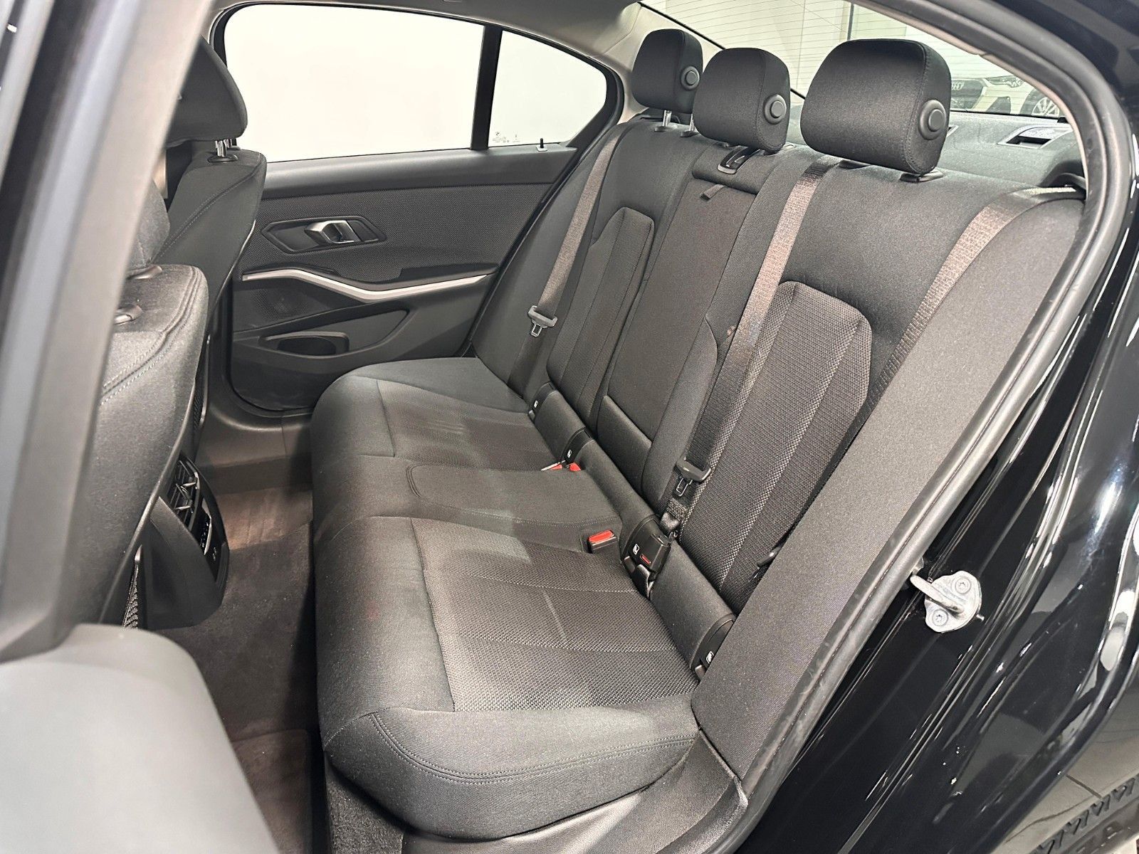BMW 318 i Limousine 1.Hand|Kamera|Navi|LED|Memory foto 21