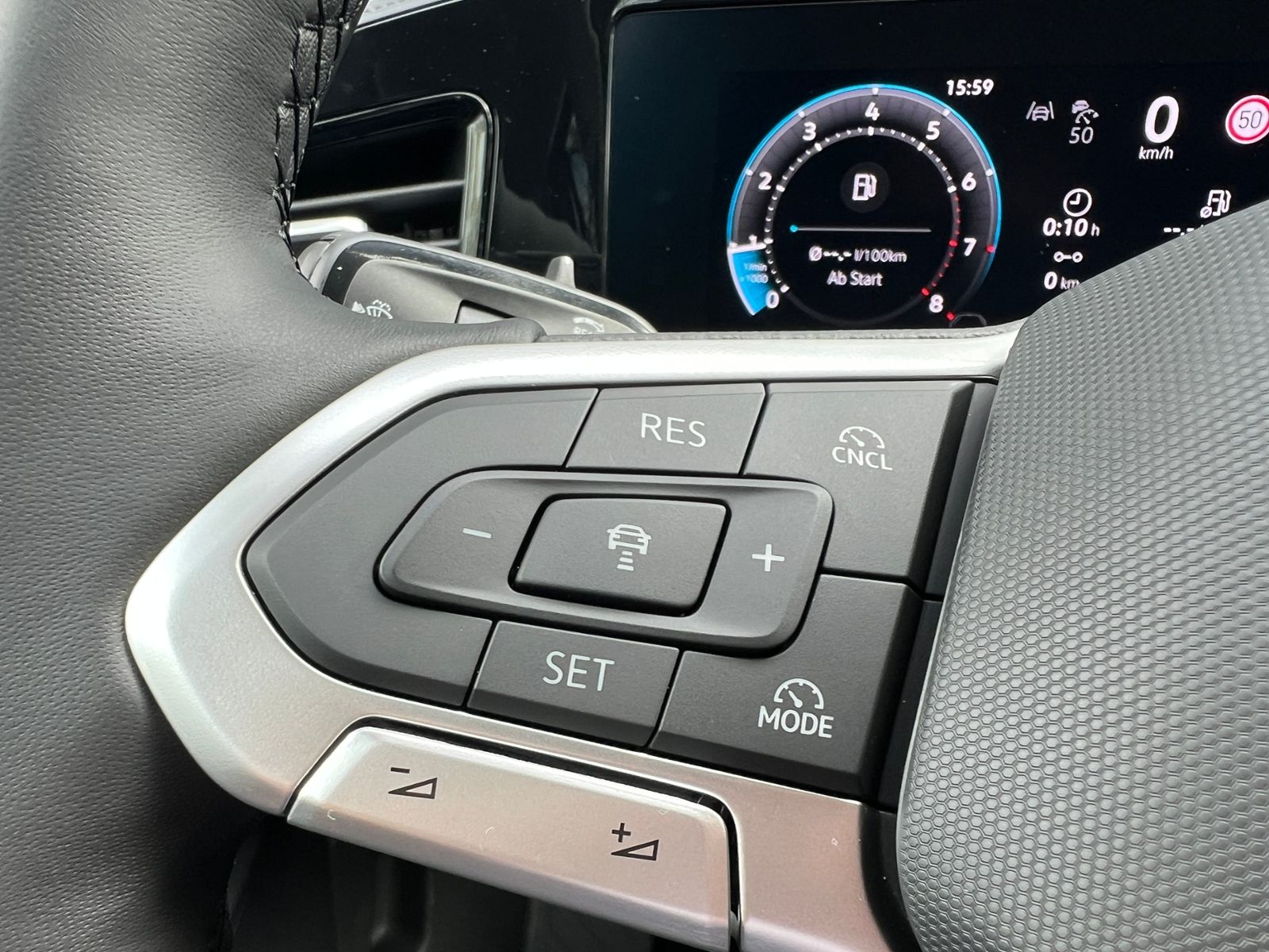 Fahrzeugabbildung Volkswagen Passat Variant Elegance 1.5 eTSI DSG *AHK, ACC,