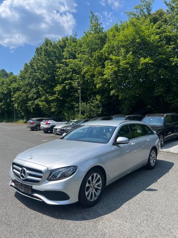 MERCEDES-BENZ E 220 d Autom.