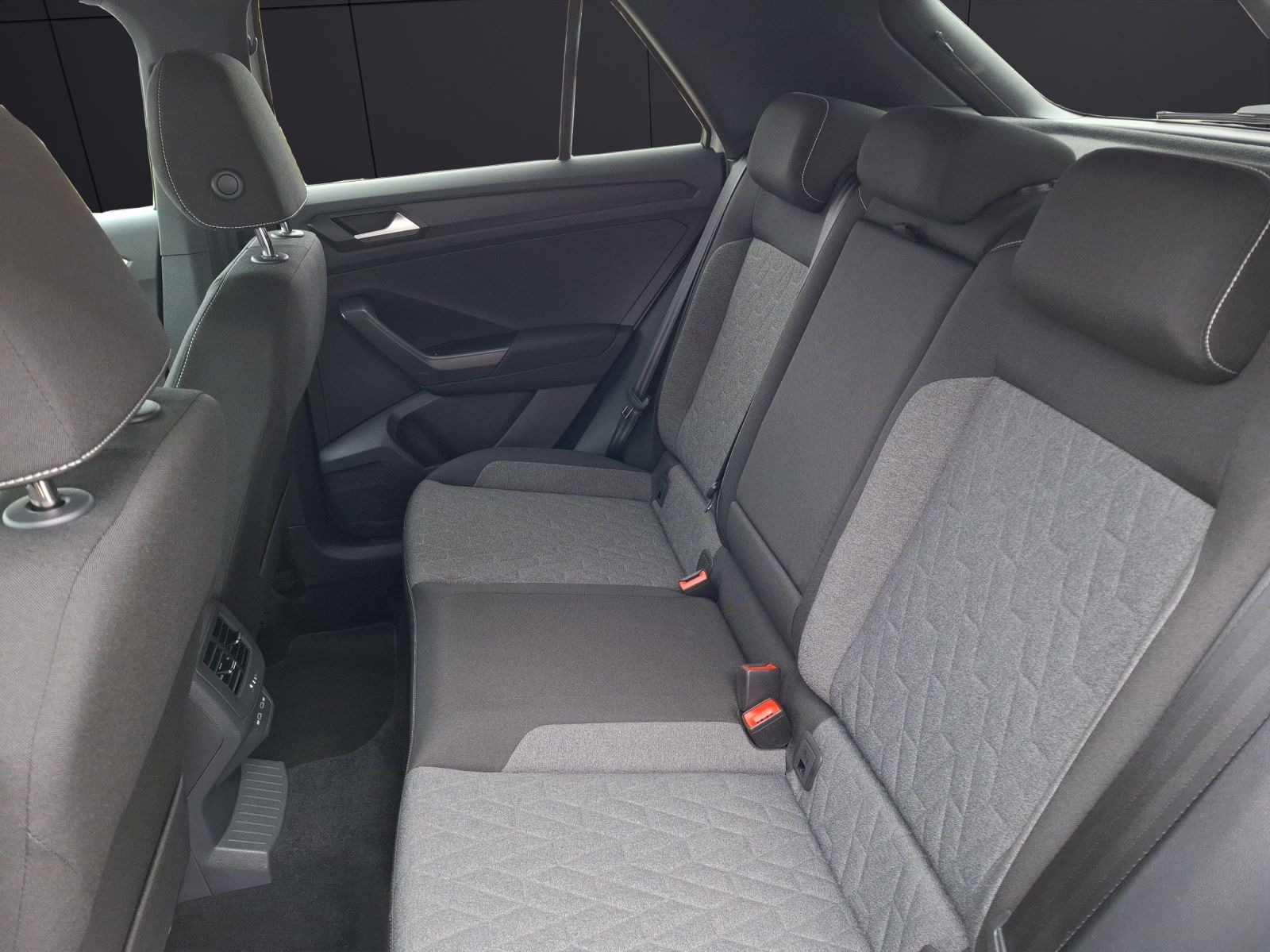 Fahrzeugabbildung Volkswagen T-Roc Move Matrix Navi AID ACC RFK SH LM