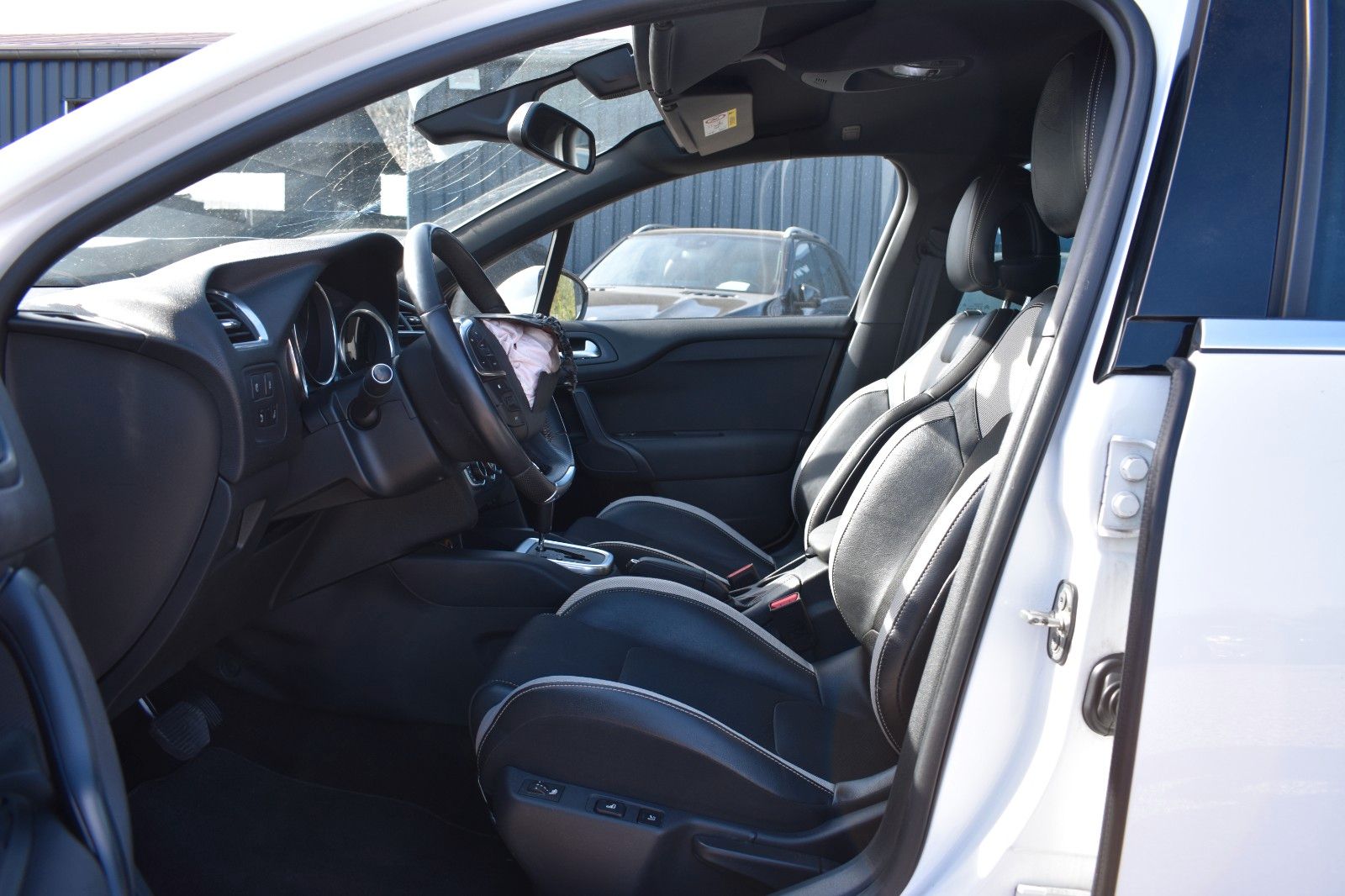 Fahrzeugabbildung Citroën DS4 SoChic