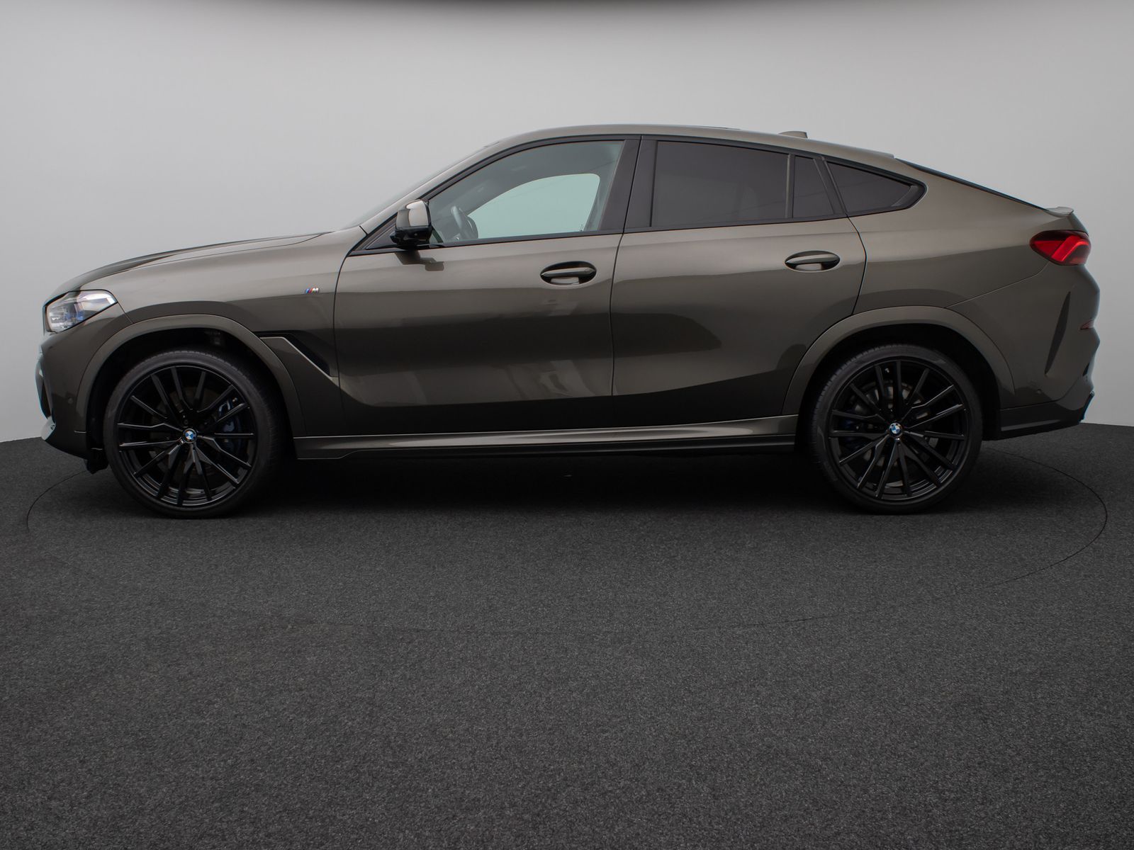 Fahrzeugabbildung BMW X6 M50i Panorama Laser 360° DAB H/K HUD 22Zoll