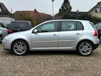 Volkswagen Golf 2.0 FSI Comfortline SHZ Klima 6Gang