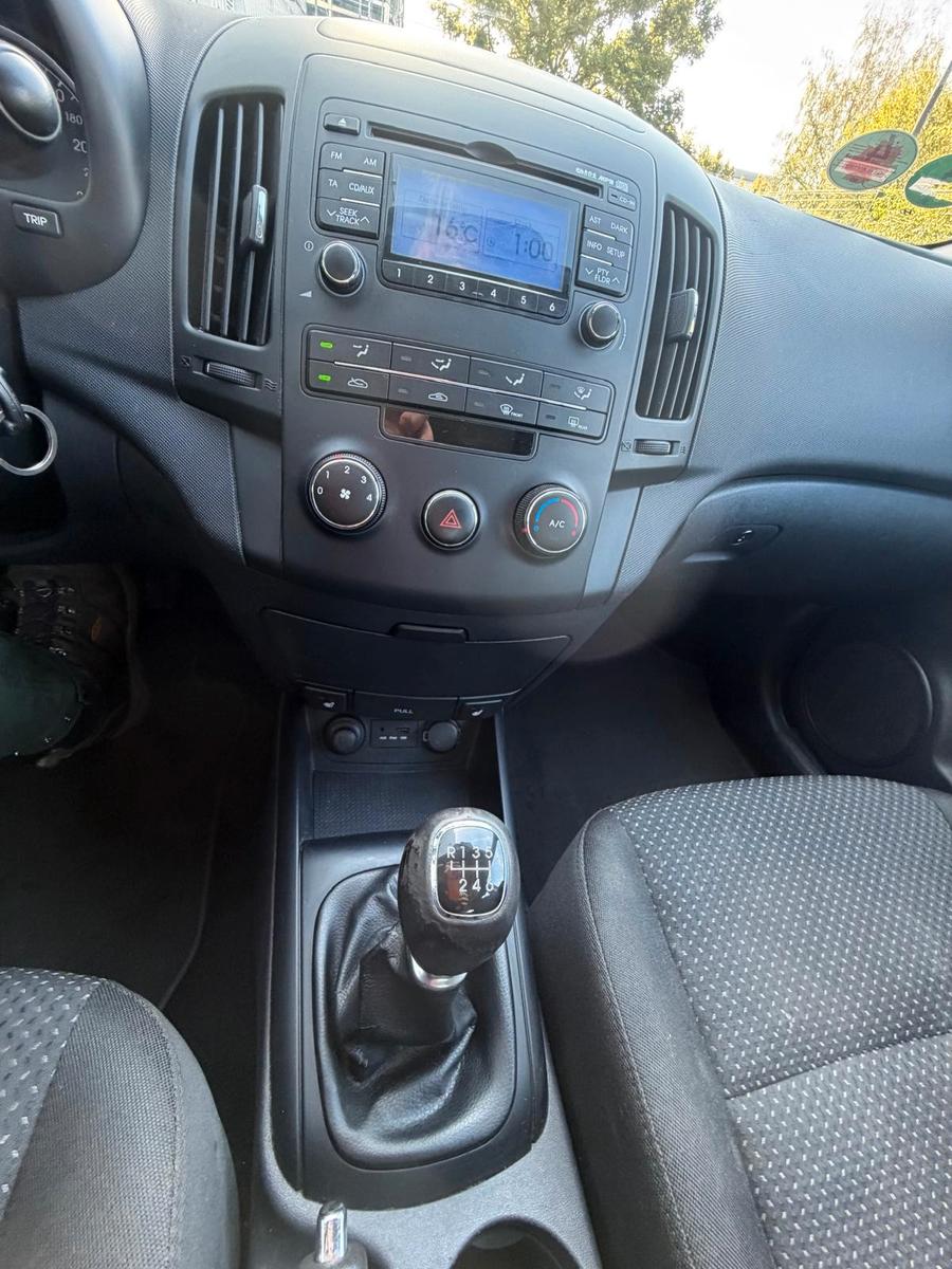 Hyundai i30 2011 — photo 13