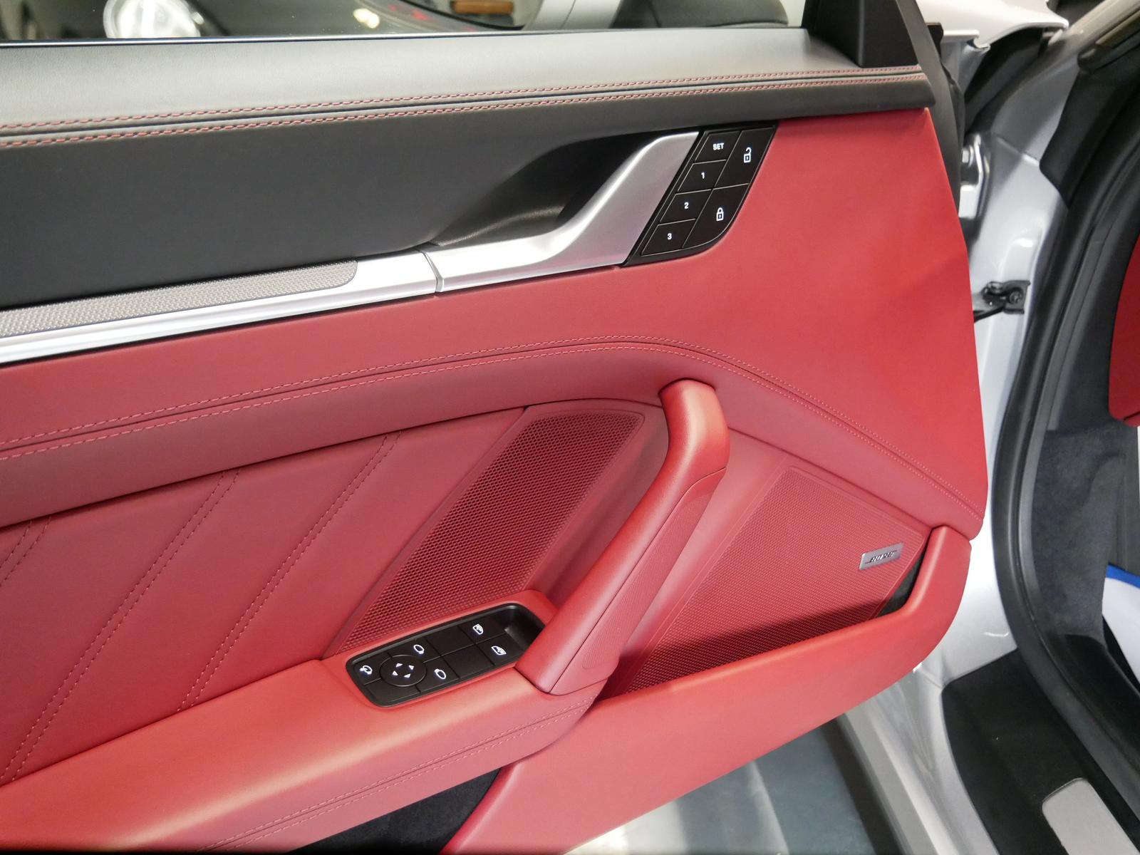 Porsche 992 911 992 Turbo Sportabgas Sitzbelüftung