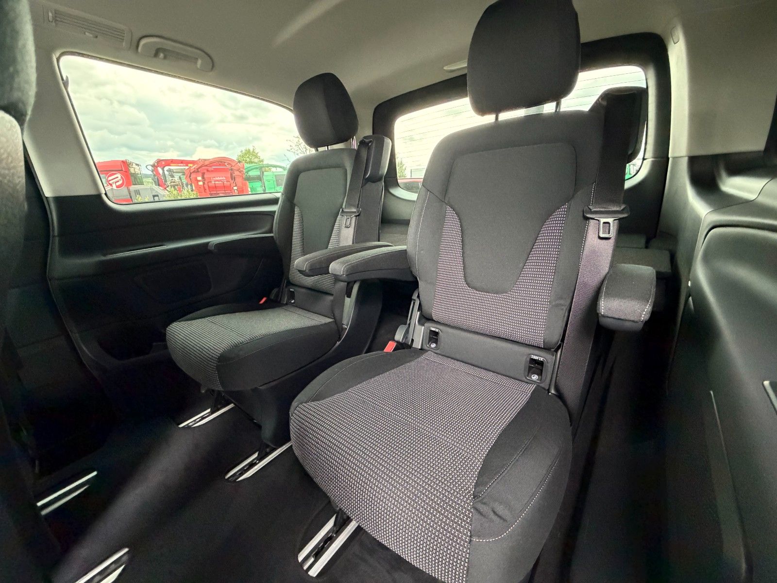 Fahrzeugabbildung Mercedes-Benz V 220 d DISTRONIC AHK 2,5to Standheizung