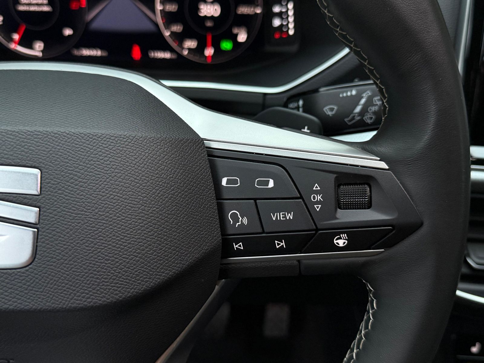 Fahrzeugabbildung SEAT Tarraco 1.5 TSI DSG Style LED+AHK+KAM+ACC+7SITZ