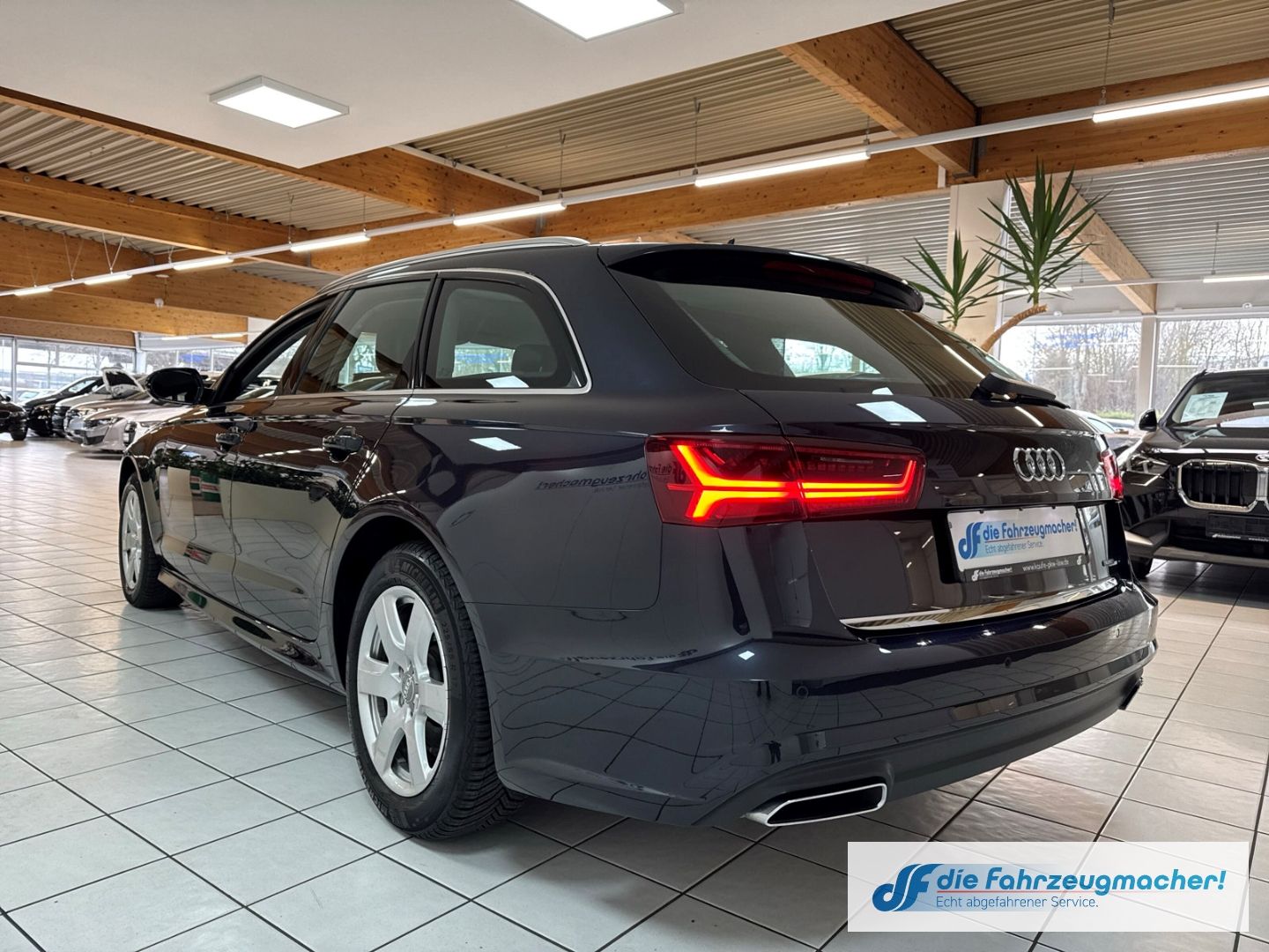Fahrzeugabbildung Audi A6 Avant 2.0 TDI quattro AHK-klappbar Navi Leder