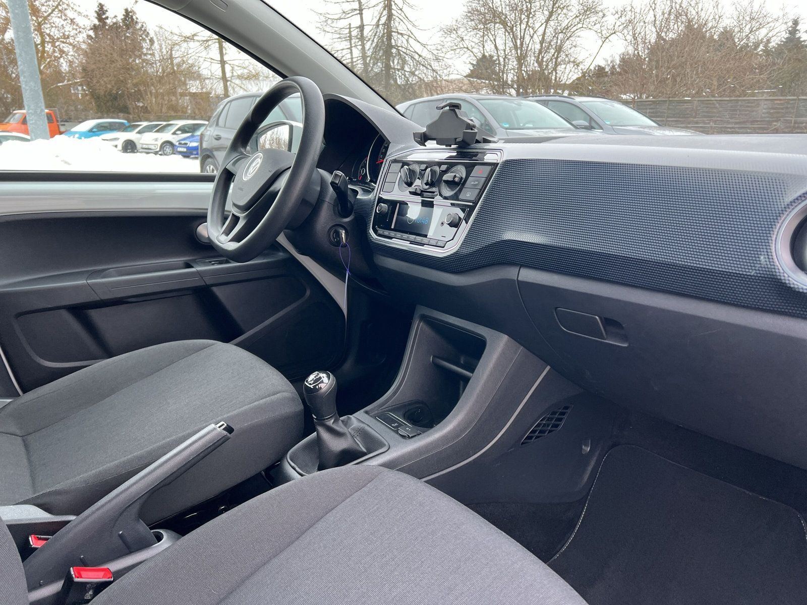 Fahrzeugabbildung Volkswagen up! 1.0 move up! 5-TÜREN KLIMA DAB+