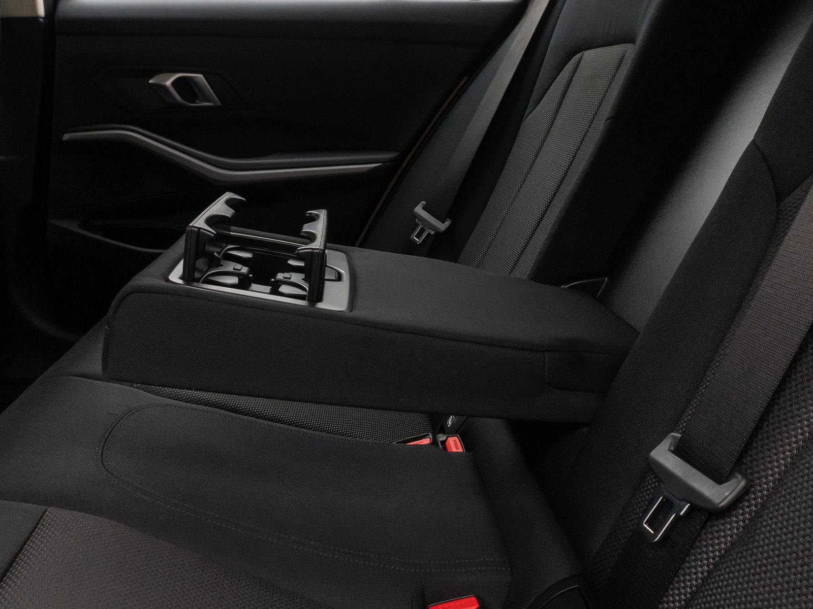 Fahrzeugabbildung BMW 320e DAB CockPitPro Alarm Geschwindigkeitsreg