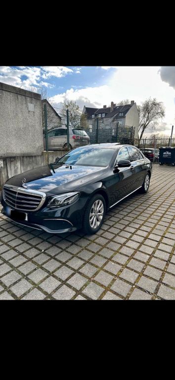 Image of Mercedes-Benz E 220