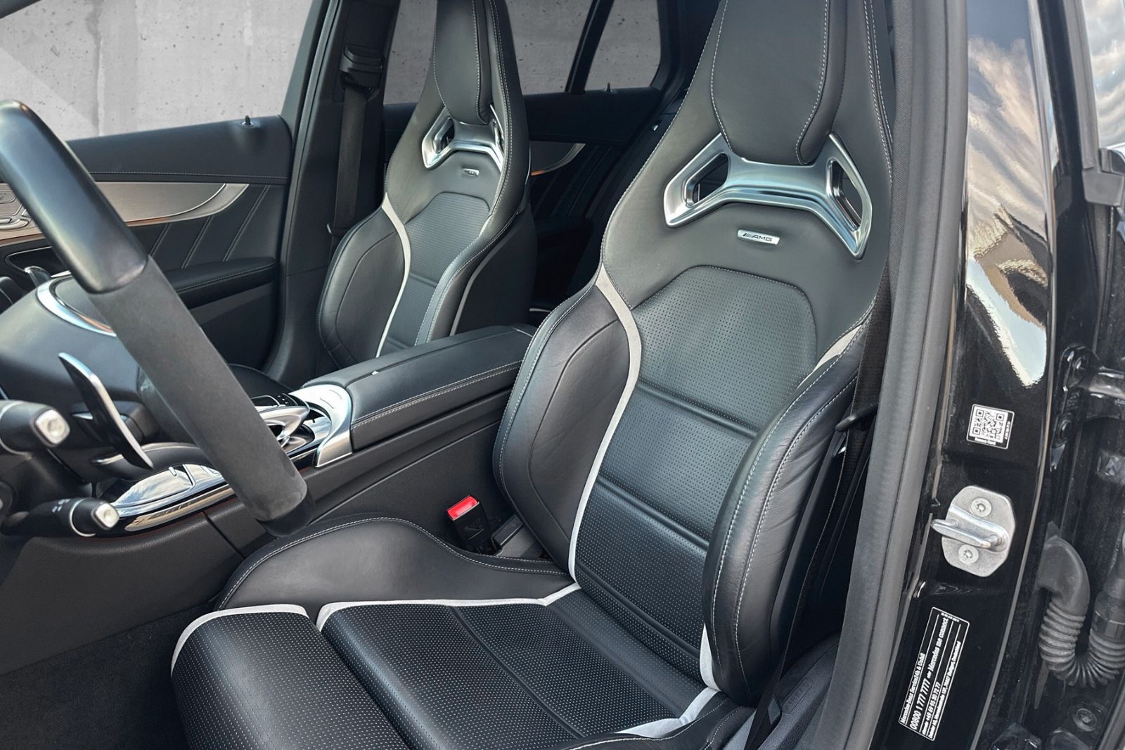 Fahrzeugabbildung Mercedes-Benz C63 S AMG T*Perf-AGA &-Sitze*AHK*Pano*Ambient