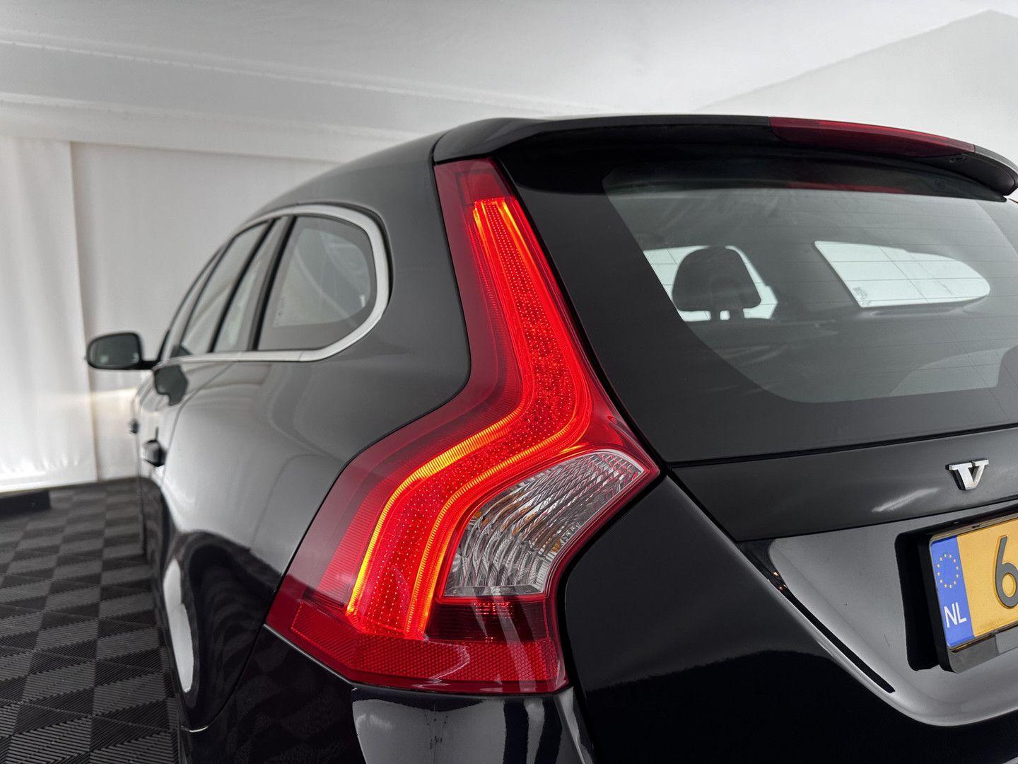 Volvo V60 2014 — photo 26