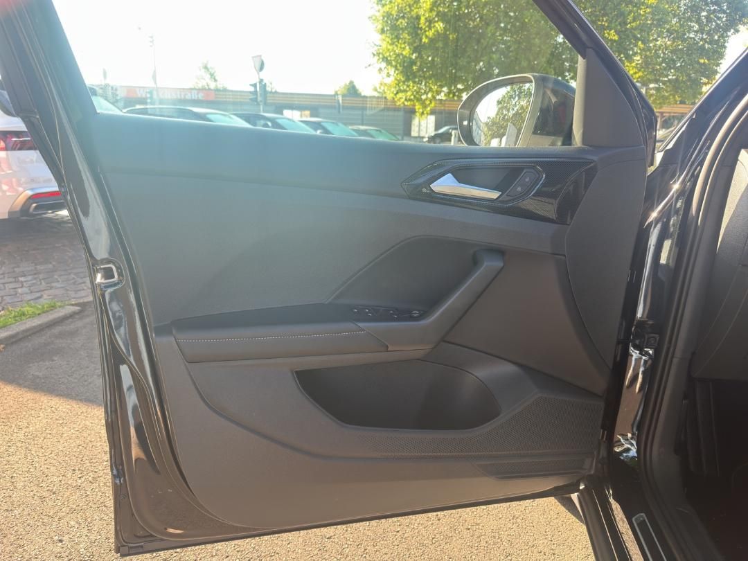 Fahrzeugabbildung Volkswagen T-Cross R-Line DSG,R-Line,GJR,Navi,Climatronic,C