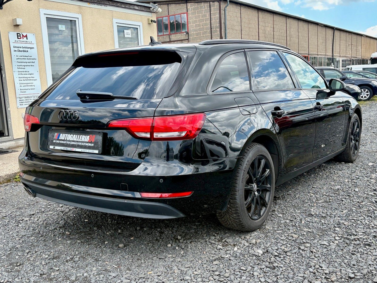 Fahrzeugabbildung Audi A4 2.0 TDI quattro Aut Navi Leder Xenon AHK SPOR