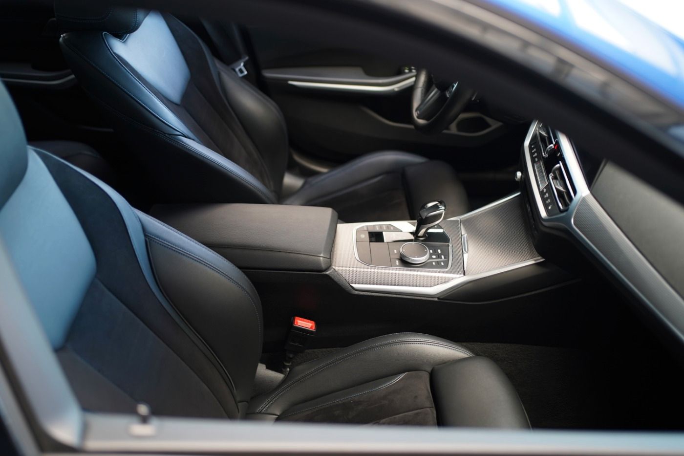 Fahrzeugabbildung BMW 320i M Sport +Head Up Disp+Live Cockpit Plus+LED