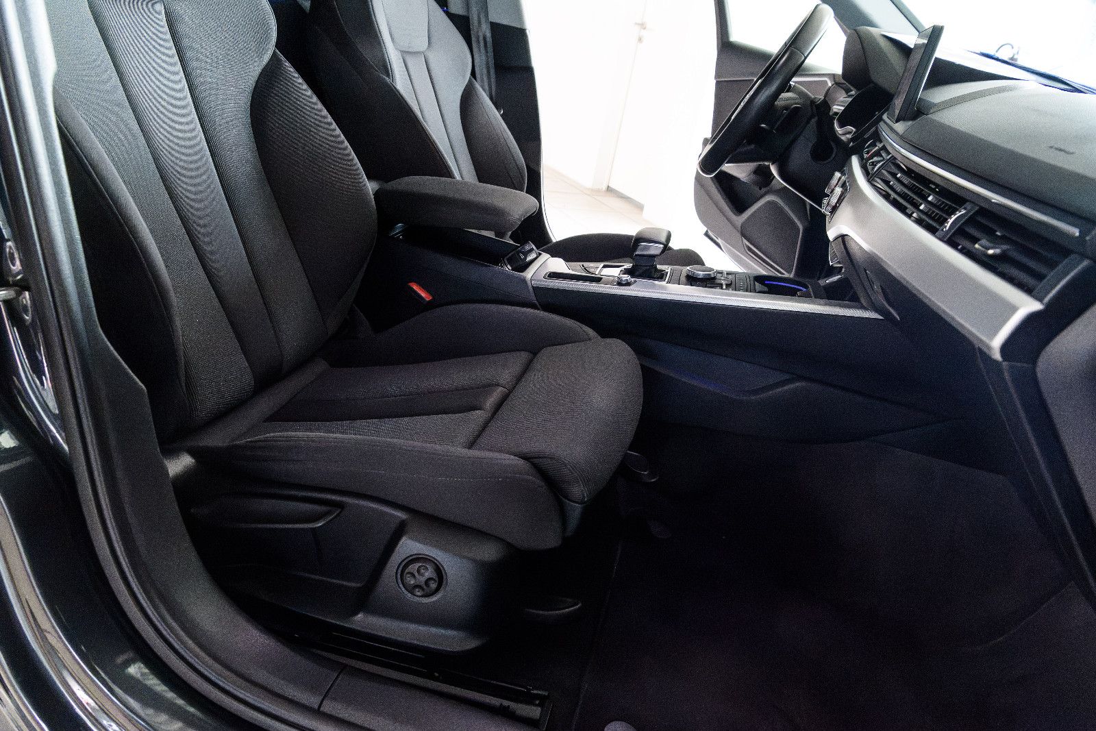 Fahrzeugabbildung Audi A4 Avant sport +LED +MICHELIN