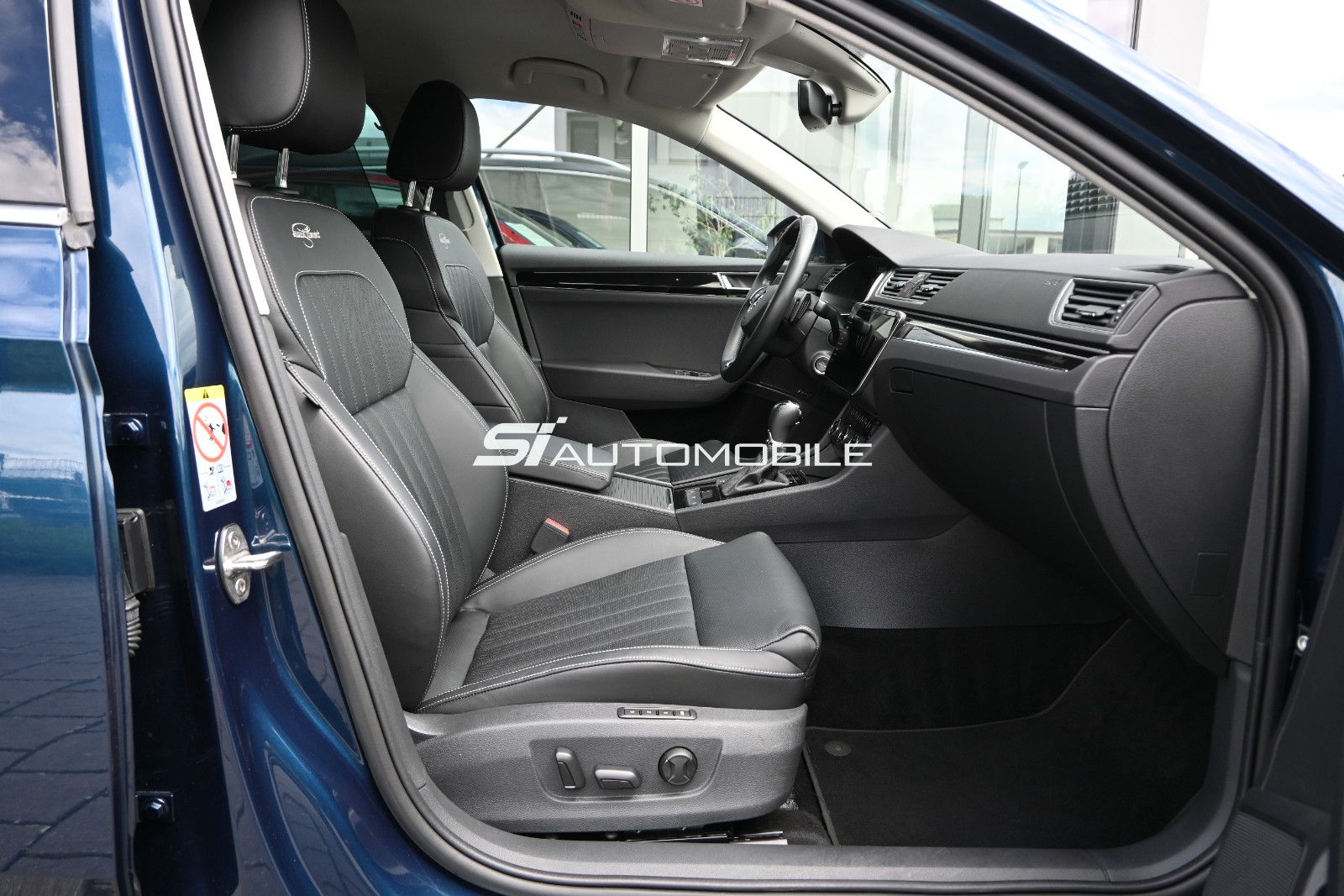 Fahrzeugabbildung SKODA Superb 2.0 TDI DSG L&K COMBI °ACC°AHK°STANDHEIZ°