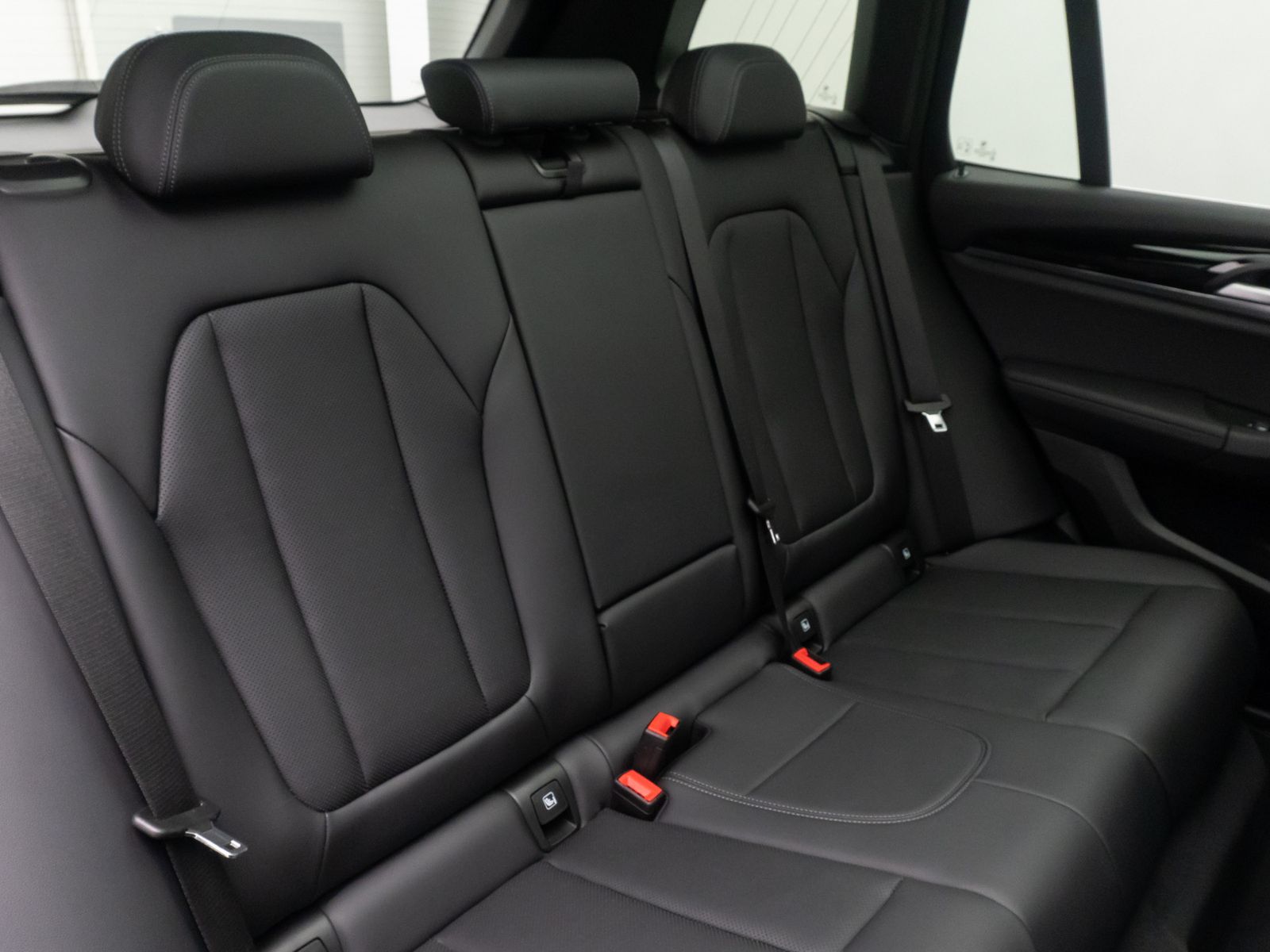 Fahrzeugabbildung BMW X3 xD30e Komfort DAB Laser HiFi HUD Panorama 20"