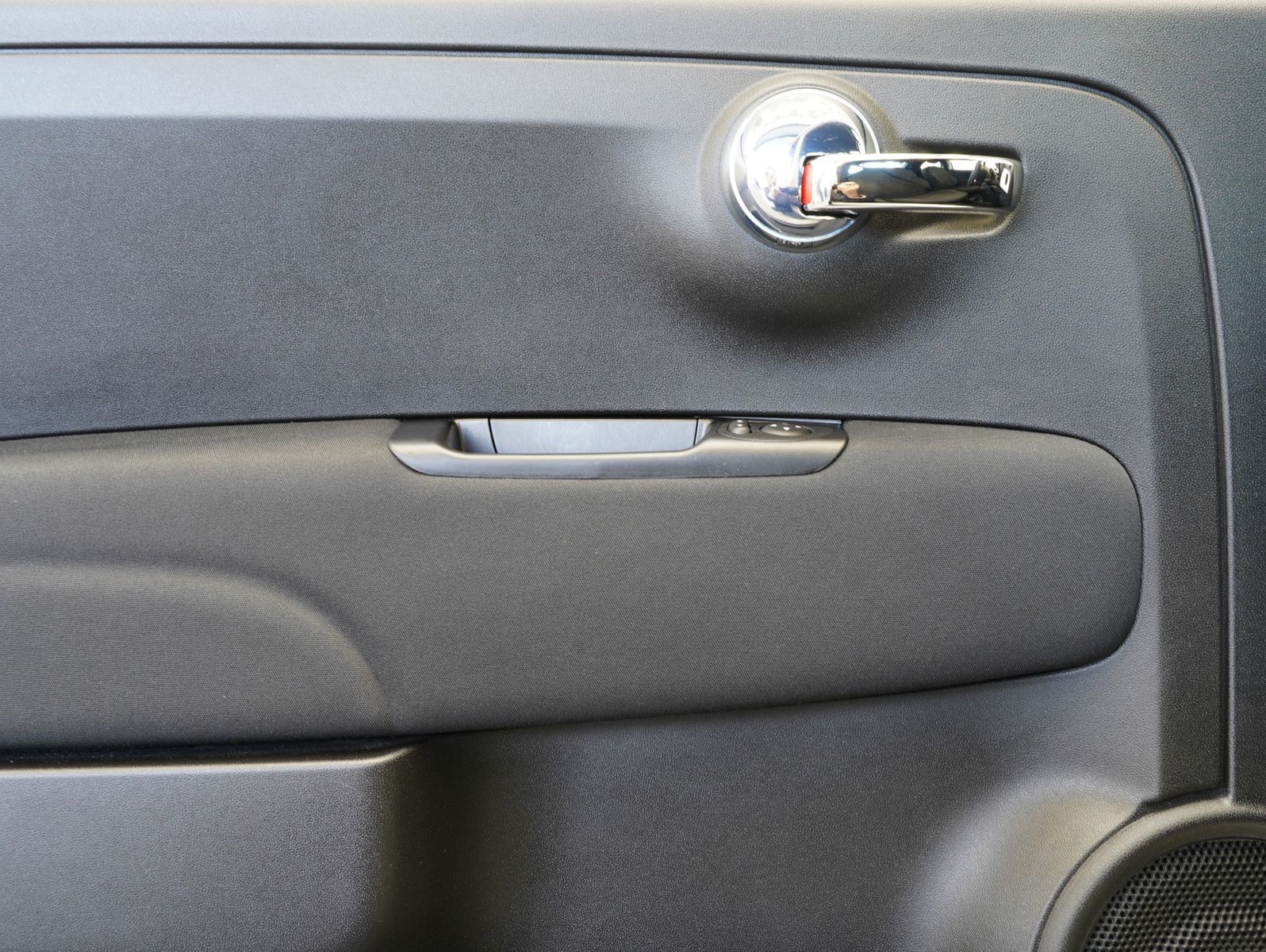 Fahrzeugabbildung Fiat 500 1.0 Mild Hybrid KOMFORT/TECH/NAVI/CARPLAY