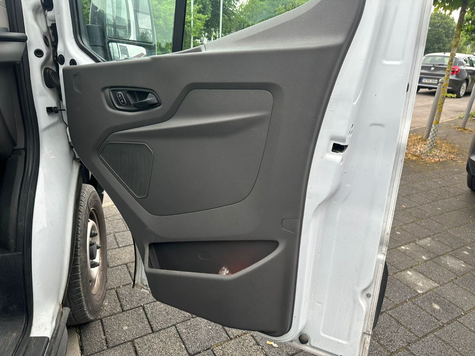 Fahrzeugabbildung Ford TRANSIT 290 L2H2 TREND* SDH* DAB*